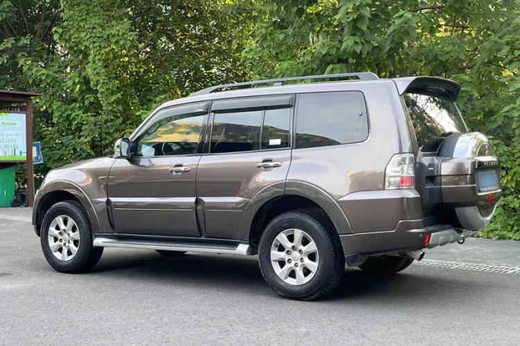 Used Mitsubishi Pajero 2014 3.0L Luxury Edition Exterior 3