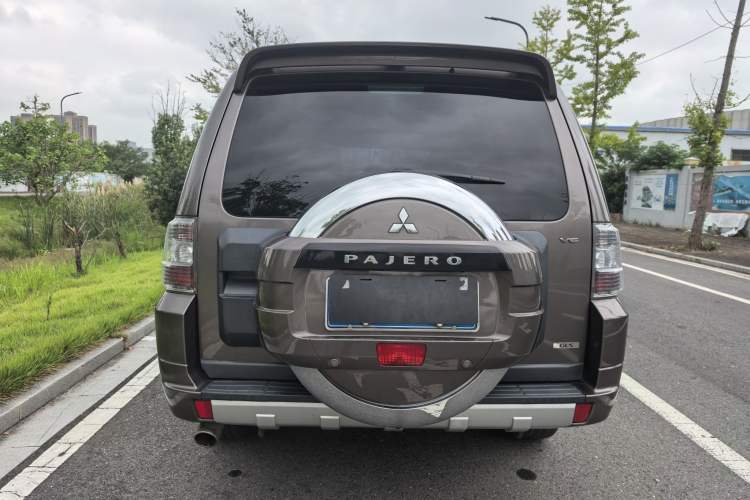 Used Mitsubishi Pajero 2014 3.0L Elite Edition Exterior 4