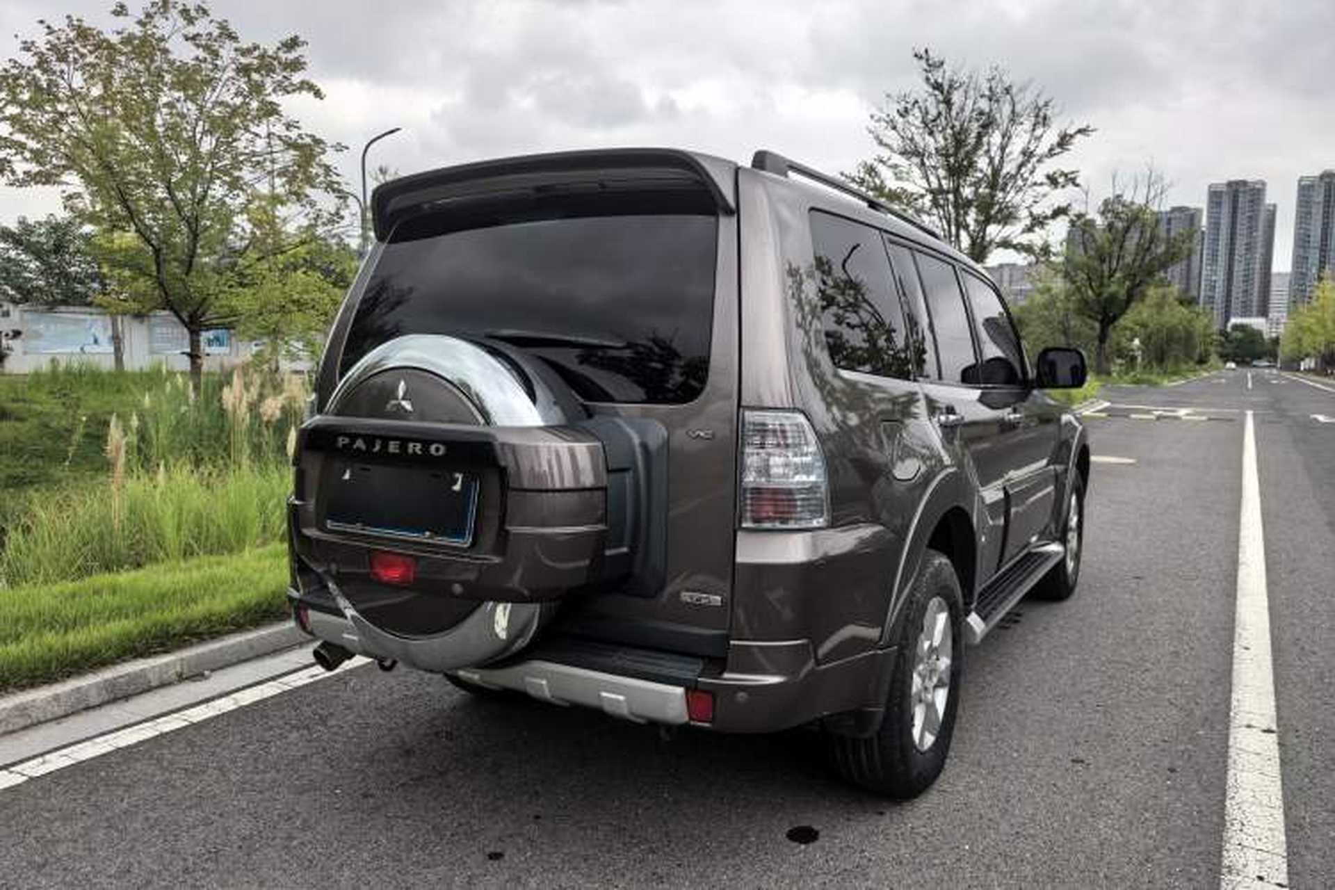 Used Mitsubishi Pajero 2014 3.0L Elite Edition Exterior 5