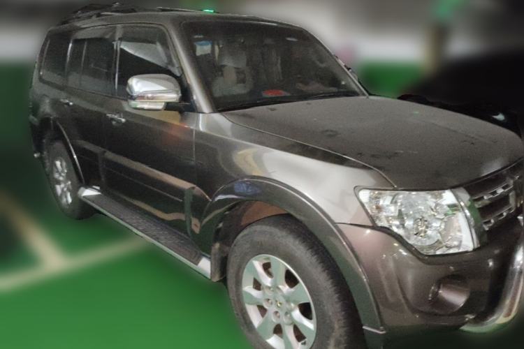 Used Mitsubishi Pajero 2014 3.0L Elite Edition Front Right 45 Deg