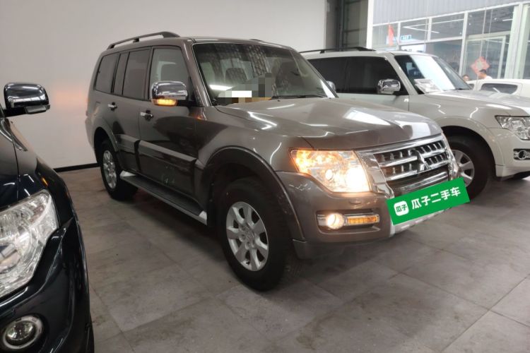 Used Mitsubishi Pajero 2014 3.0L Elite Edition Front Right 45 Deg