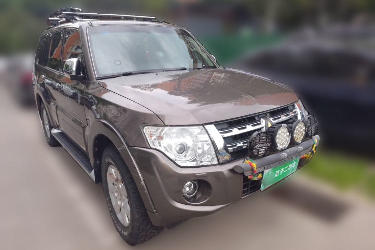 Used Mitsubishi Pajero 2014 3.0L Elite Upgrade Edition Front Right 45 Deg