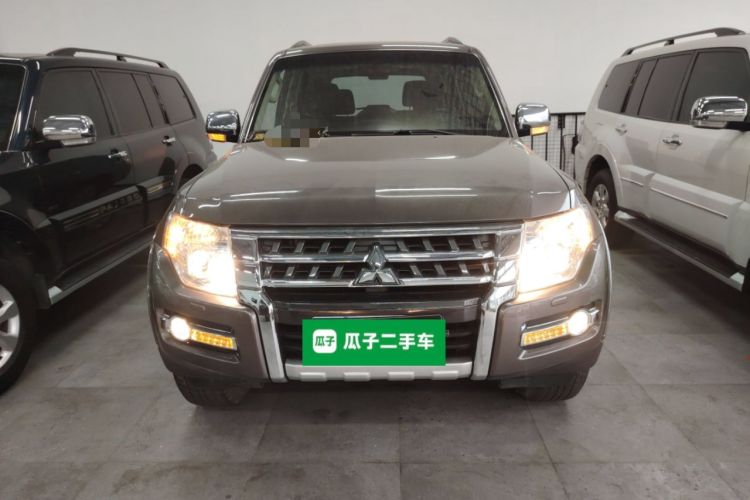 Used Mitsubishi Pajero 2014 3.0L Elite Edition Front