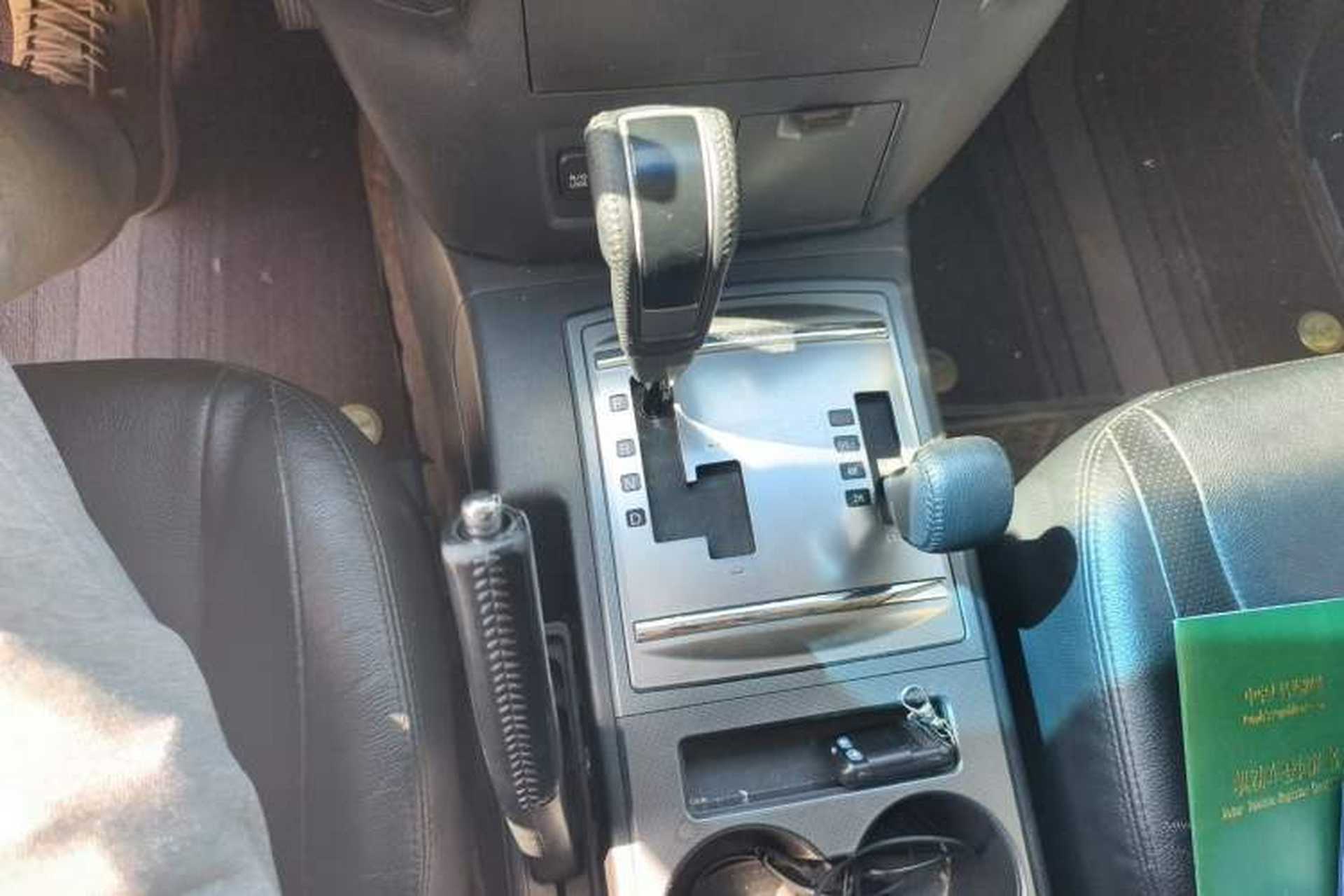 Used Mitsubishi Pajero 2014 3.0L Elite Upgrade Edition Gear Lever