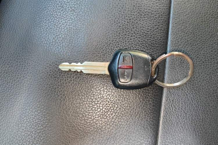 Used Mitsubishi Pajero 2014 3.0L Luxury Edition Interior 1