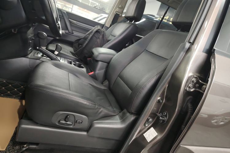 Used Mitsubishi Pajero 2014 3.0L Elite Edition Left Front Seat