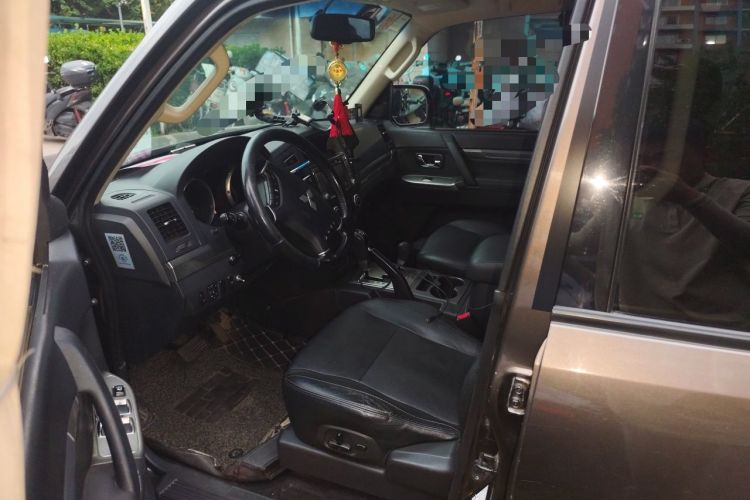 Used Mitsubishi Pajero 2014 3.0L Elite Upgrade Edition Left Front Seat