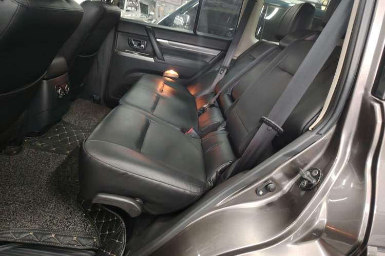 Used Mitsubishi Pajero 2014 3.0L Elite Edition Left Rear Seat