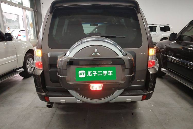 Used Mitsubishi Pajero 2014 3.0L Elite Edition Rear