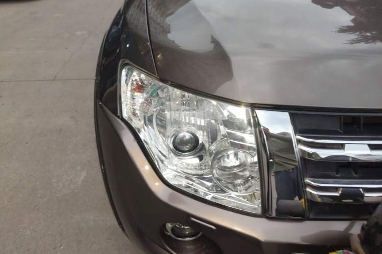Used Mitsubishi Pajero 2014 3.0L Elite Upgrade Edition Right Front Headlight