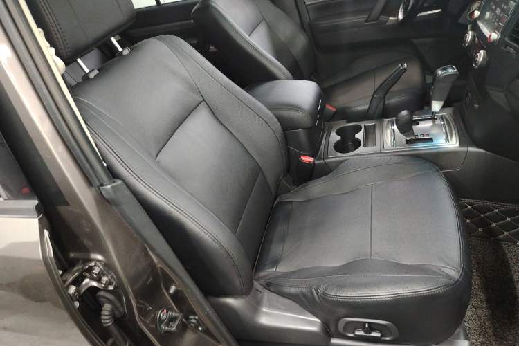 Used Mitsubishi Pajero 2014 3.0L Elite Edition Right Front Seat