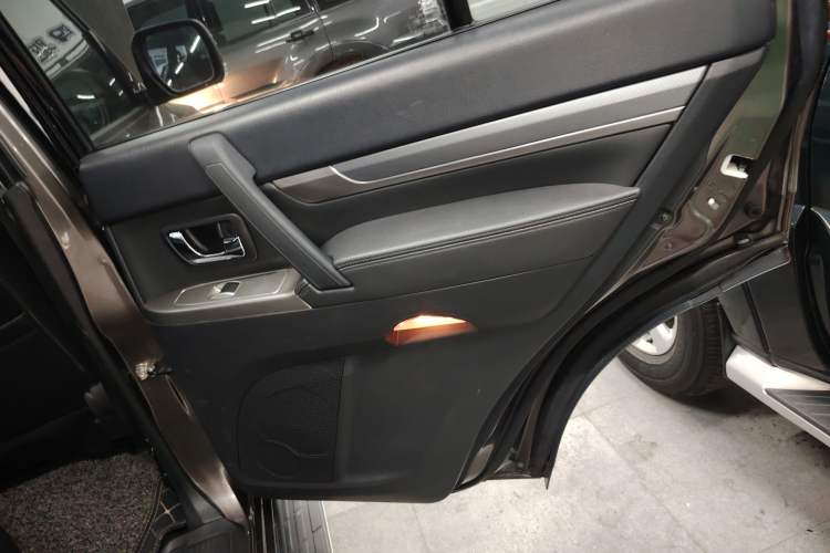 Used Mitsubishi Pajero 2014 3.0L Elite Edition Right Rear Door Interior