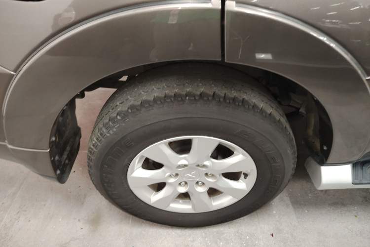 Used Mitsubishi Pajero 2014 3.0L Elite Edition Right Rear Wheel Hub