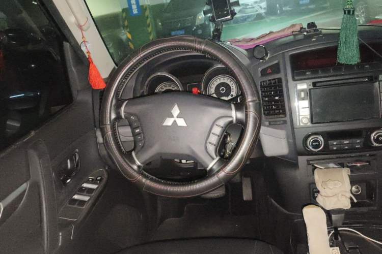 Used Mitsubishi Pajero 2014 3.0L Elite Edition Steering Wheel