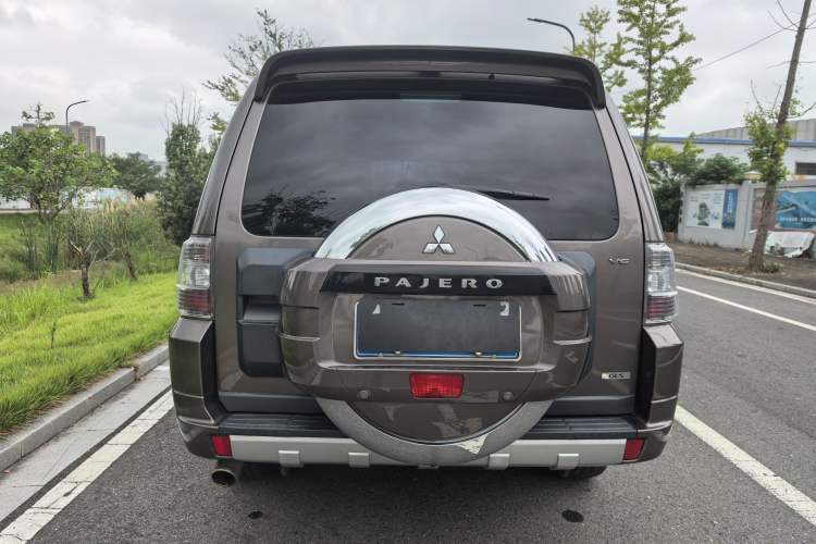 Used Mitsubishi Pajero 2014 3.0L Elite Edition Exterior 4