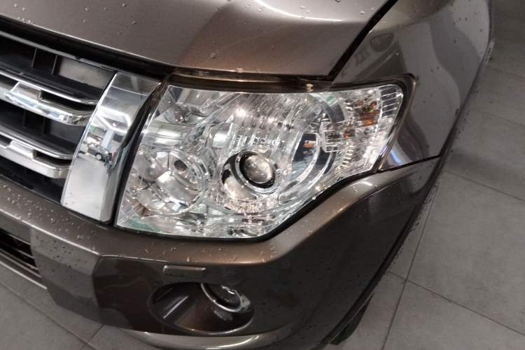 Used Mitsubishi Pajero 2014 3.0L Elite Edition Left Front Headlight