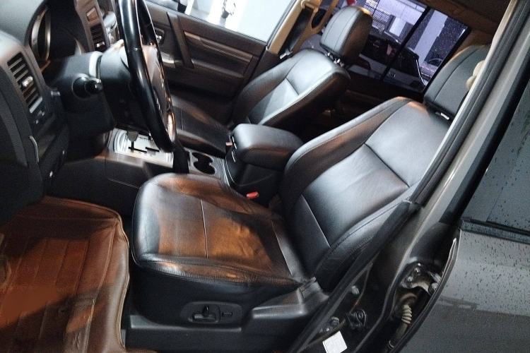 Used Mitsubishi Pajero 2014 3.0L Elite Edition Left Front Seat