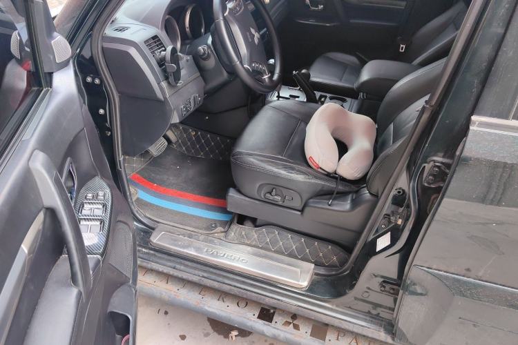 Used Mitsubishi Pajero 2014 3.0L Elite Upgrade Edition Driver Seat