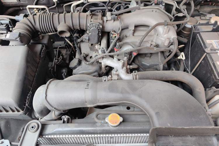 Used Mitsubishi Pajero 2014 3.0L Elite Upgrade Edition Engine Bay