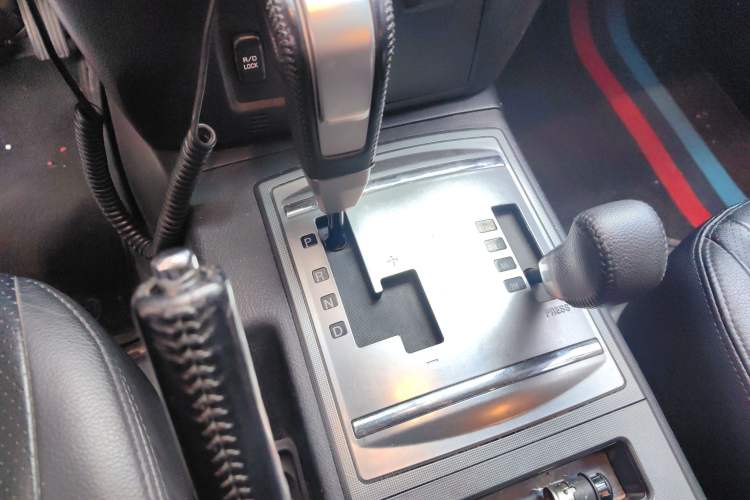 Used Mitsubishi Pajero 2014 3.0L Elite Upgrade Edition Gear Lever