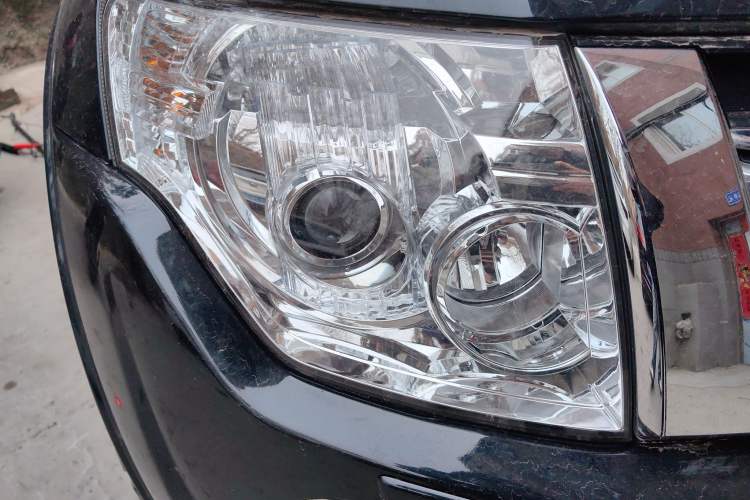 Used Mitsubishi Pajero 2014 3.0L Elite Upgrade Edition Right Front Headlight