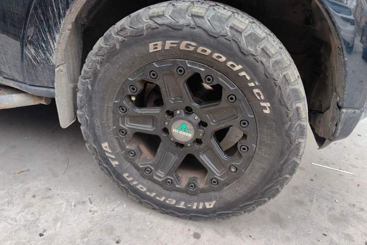Used Mitsubishi Pajero 2014 3.0L Elite Upgrade Edition Right Front Wheel Hub