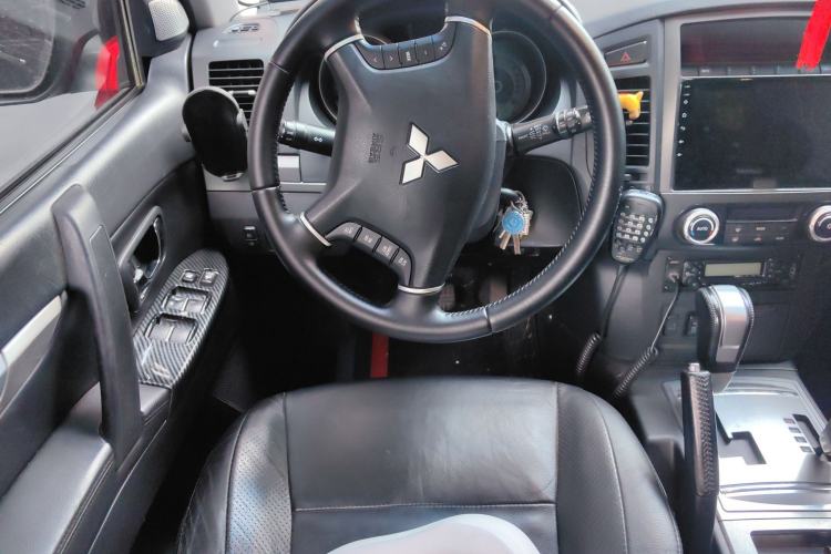 Used Mitsubishi Pajero 2014 3.0L Elite Upgrade Edition Steering Wheel