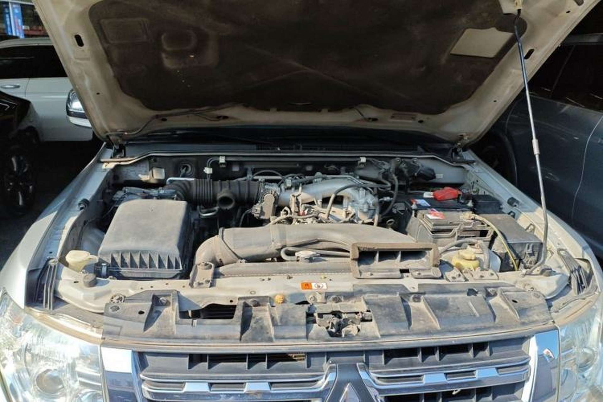 Used Mitsubishi Pajero 2014 3.0L Elite Edition Engine Bay