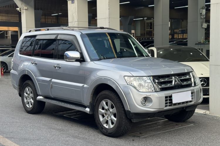 Used Mitsubishi Pajero 2014 3.0L Elite Edition Exterior 2