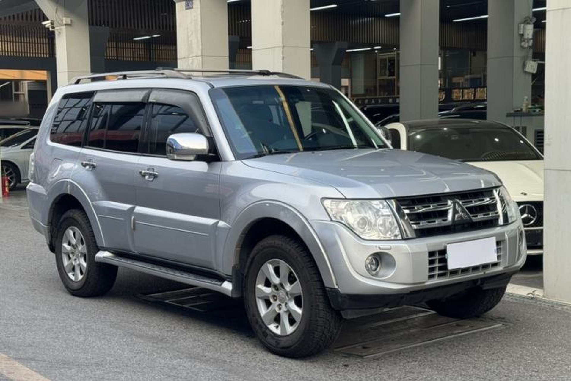 Used Mitsubishi Pajero 2014 3.0L Elite Edition Exterior 2