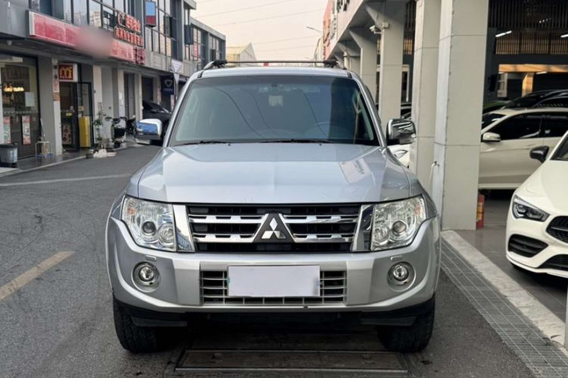 Used Mitsubishi Pajero 2014 3.0L Elite Edition Exterior 3
