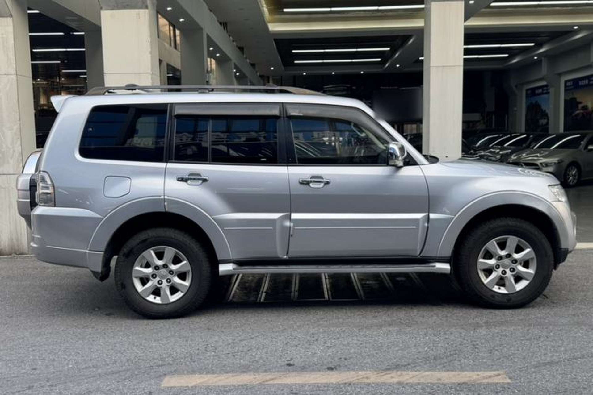 Used Mitsubishi Pajero 2014 3.0L Elite Edition Exterior 5
