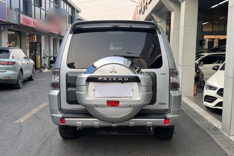Used Mitsubishi Pajero 2014 3.0L Elite Edition Exterior 6