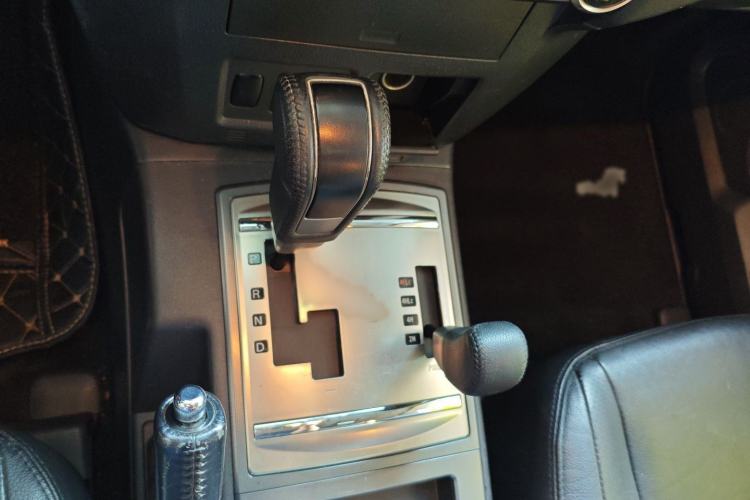 Used Mitsubishi Pajero 2014 3.0L Elite Edition Gear Lever