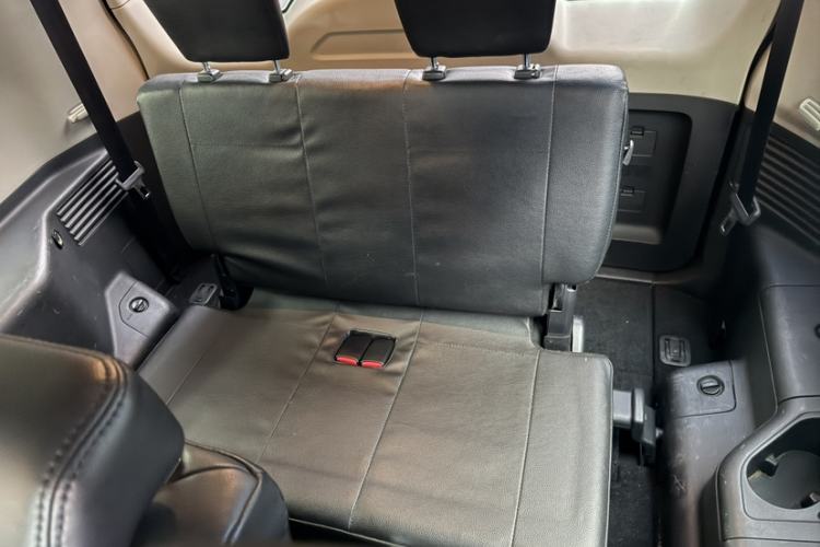 Used Mitsubishi Pajero 2014 3.0L Elite Edition Interior 10