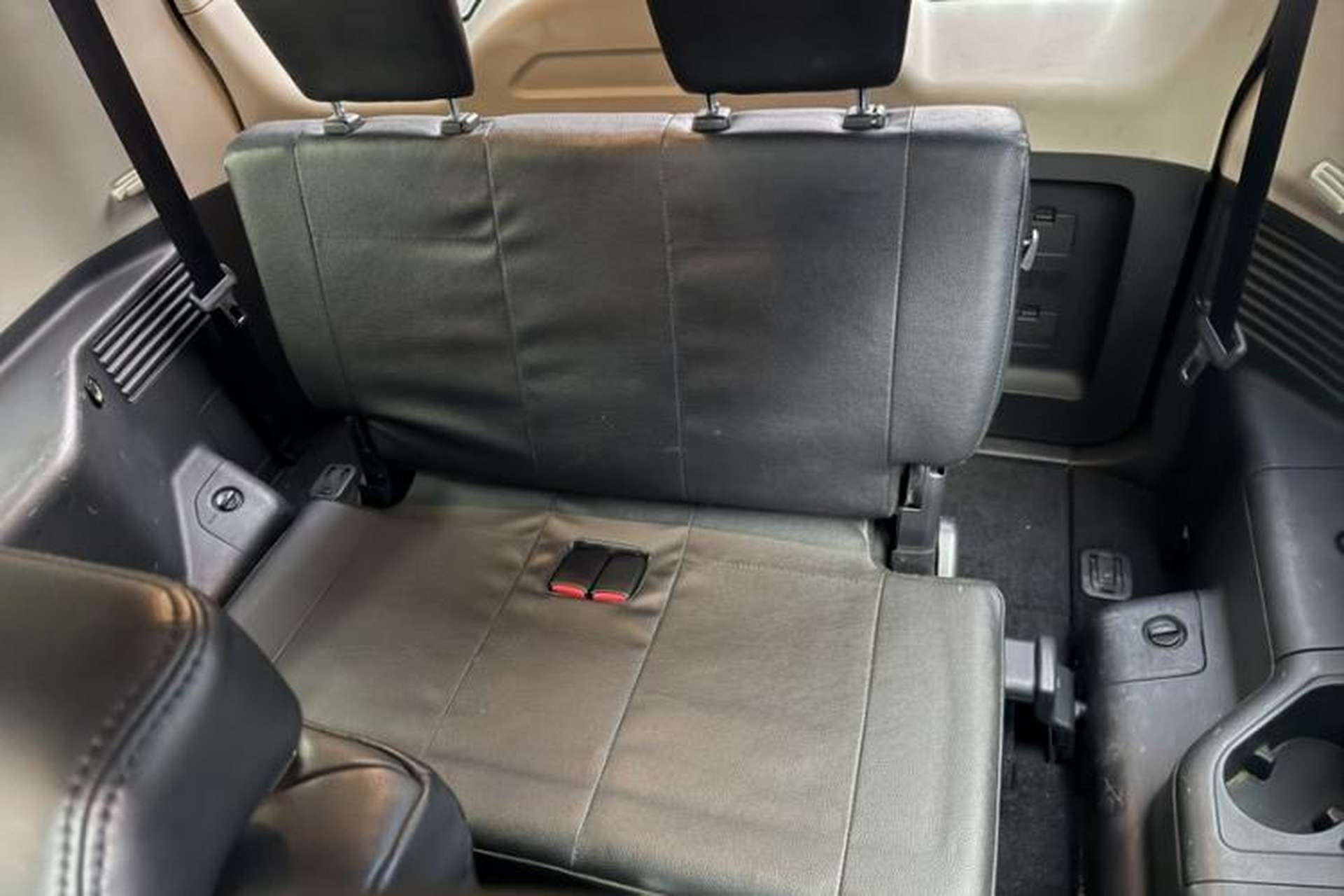 Used Mitsubishi Pajero 2014 3.0L Elite Edition Interior 10