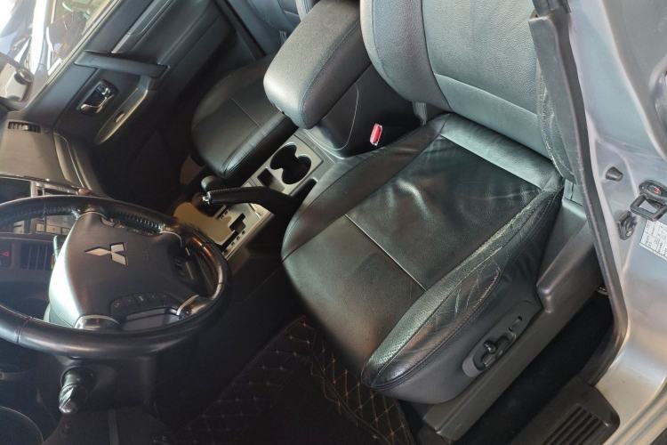 Used Mitsubishi Pajero 2014 3.0L Elite Edition Left Front Seat