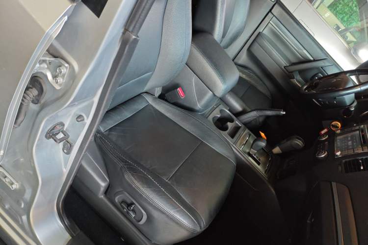Used Mitsubishi Pajero 2014 3.0L Elite Edition Right Front Seat