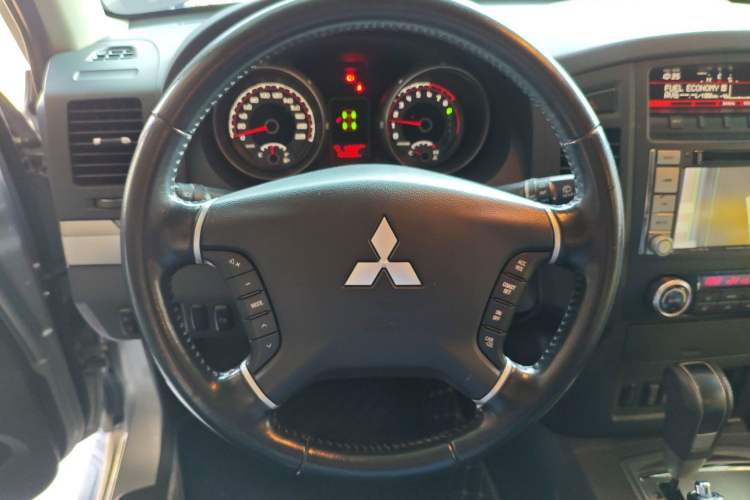 Used Mitsubishi Pajero 2014 3.0L Elite Edition Steering Wheel