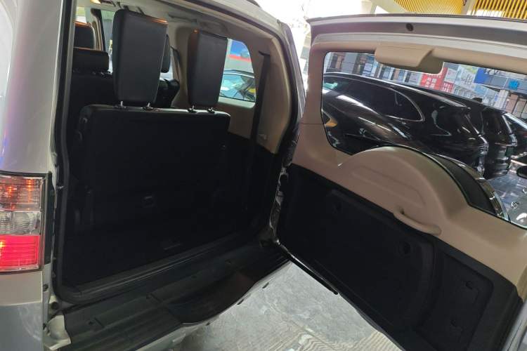 Used Mitsubishi Pajero 2014 3.0L Elite Edition Trunk