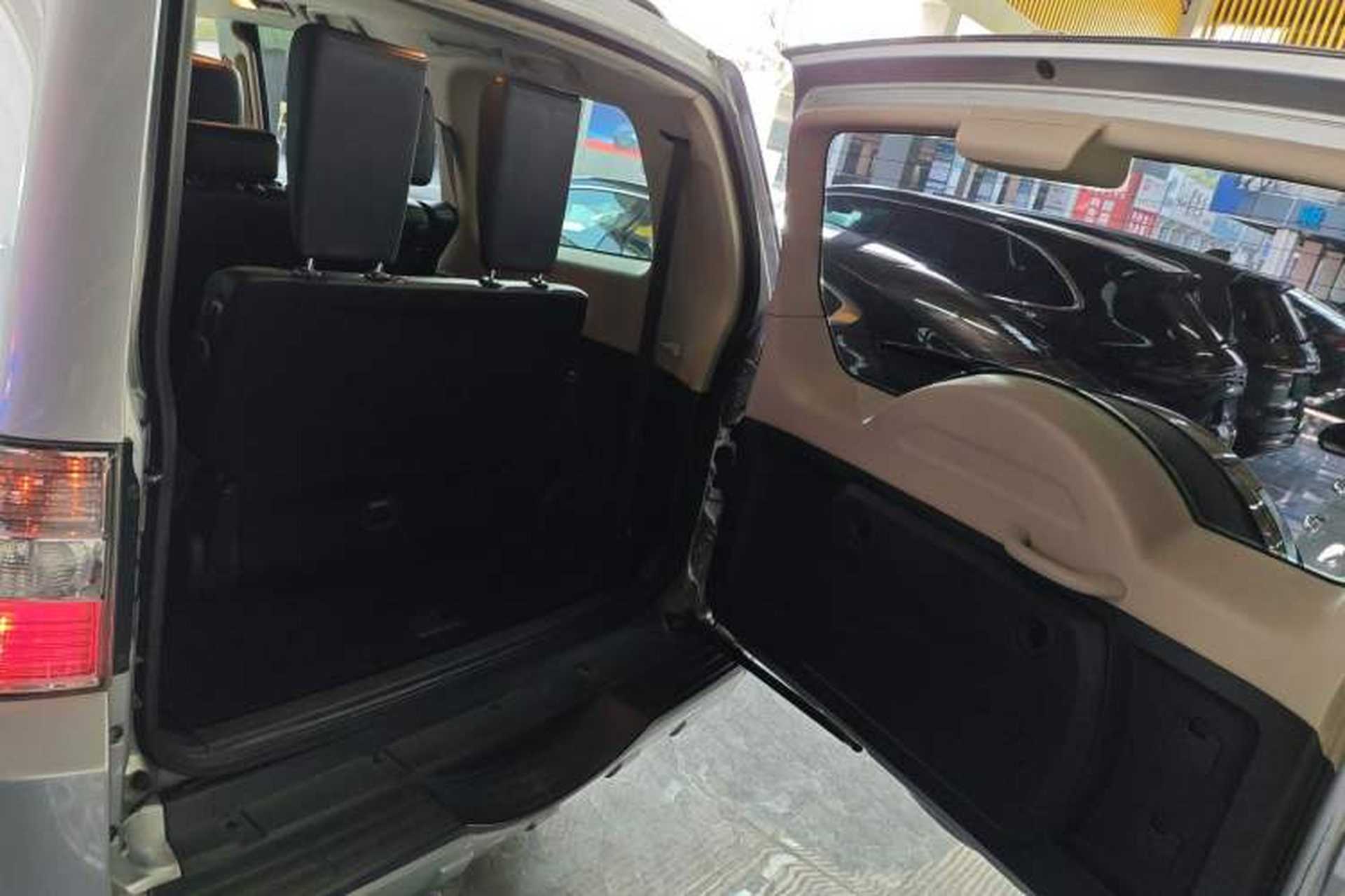 Used Mitsubishi Pajero 2014 3.0L Elite Edition Trunk