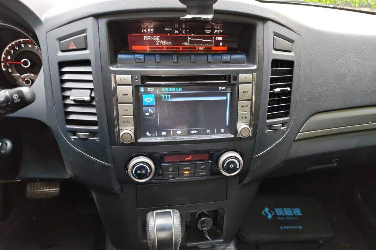 Used Mitsubishi Pajero 2014 3.0L Elite Upgrade Edition Audio And AC Panel