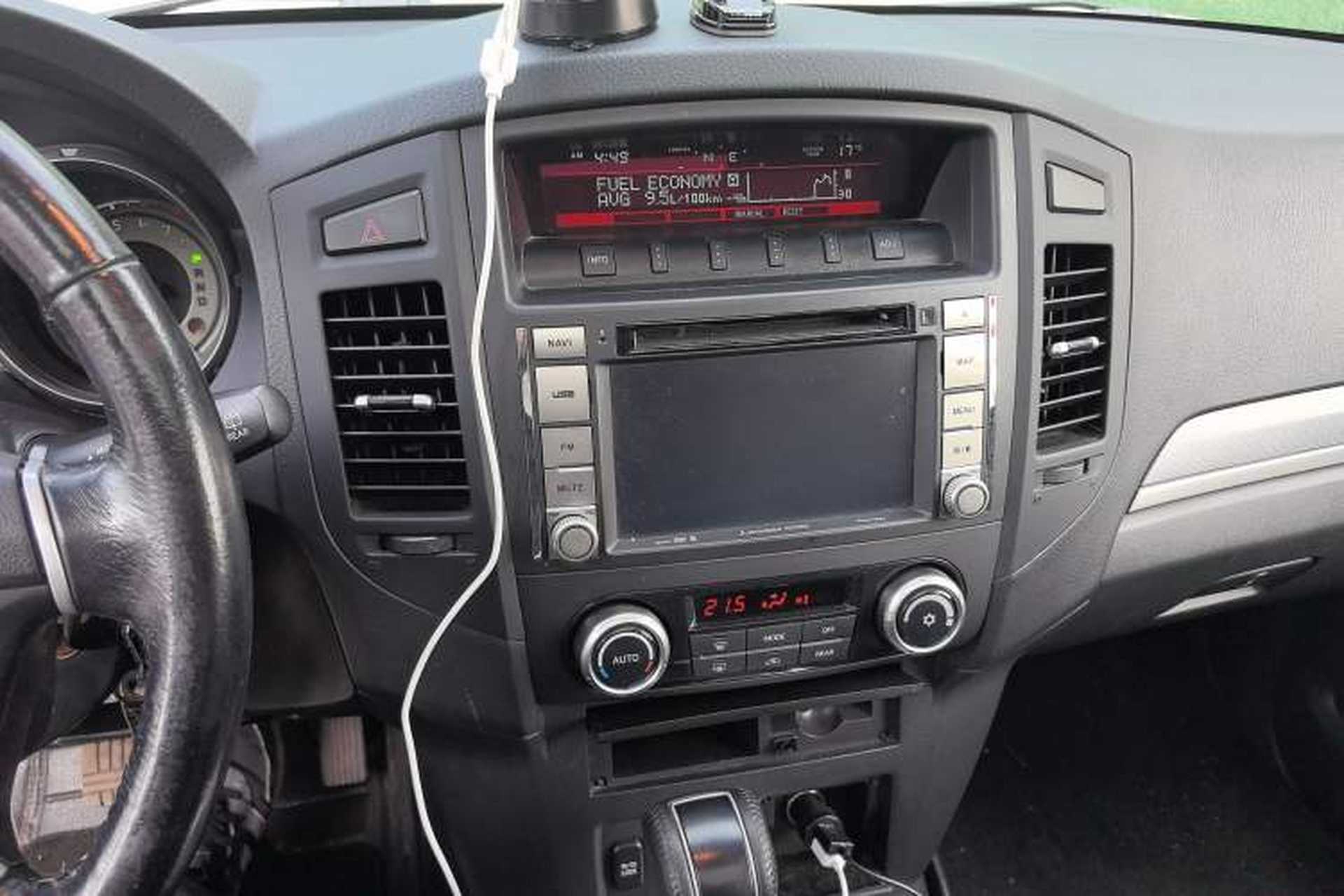 Used Mitsubishi Pajero 2014 3.0L Elite Upgrade Edition Audio And AC Panel