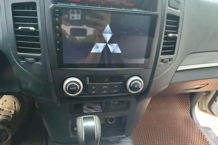 Used Mitsubishi Pajero 2014 3.0L Elite Upgrade Edition Audio And AC Panel