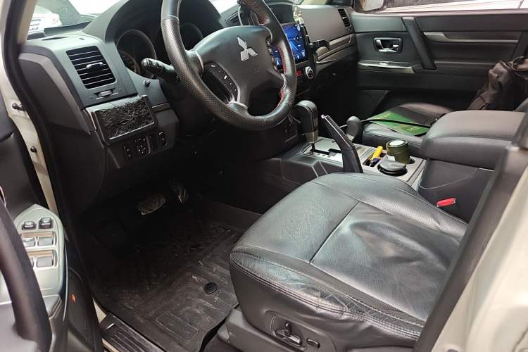Used Mitsubishi Pajero 2014 3.0L Elite Upgrade Edition Driver Seat