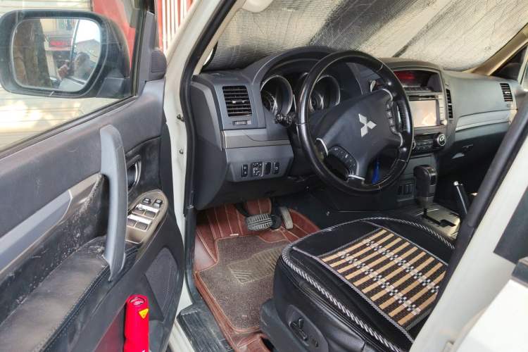 Used Mitsubishi Pajero 2014 3.0L Luxury Edition Driver Seat