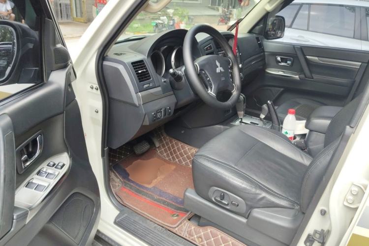 Used Mitsubishi Pajero 2014 3.0L Elite Edition Driver Seat