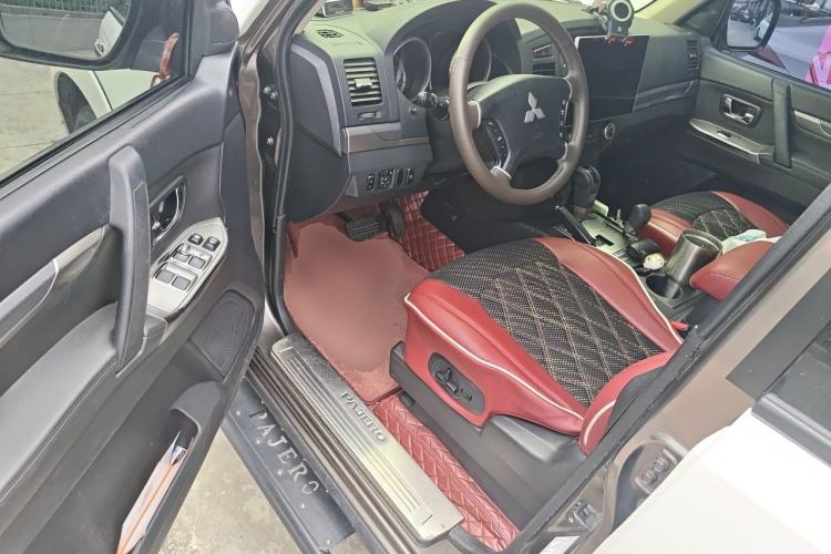 Used Mitsubishi Pajero 2014 3.0L Elite Upgrade Edition Driver Seat