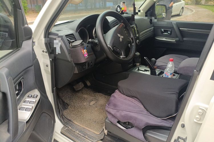 Used Mitsubishi Pajero 2014 3.0L Luxury Edition Driver Seat