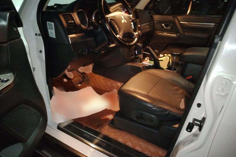 Used Mitsubishi Pajero 2014 3.0L Elite Upgrade Edition Driver Seat